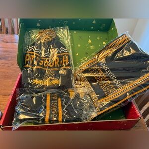 Pittsburgh Steeler’s 3 Piece Set (Hat/Gloves/Scarf)